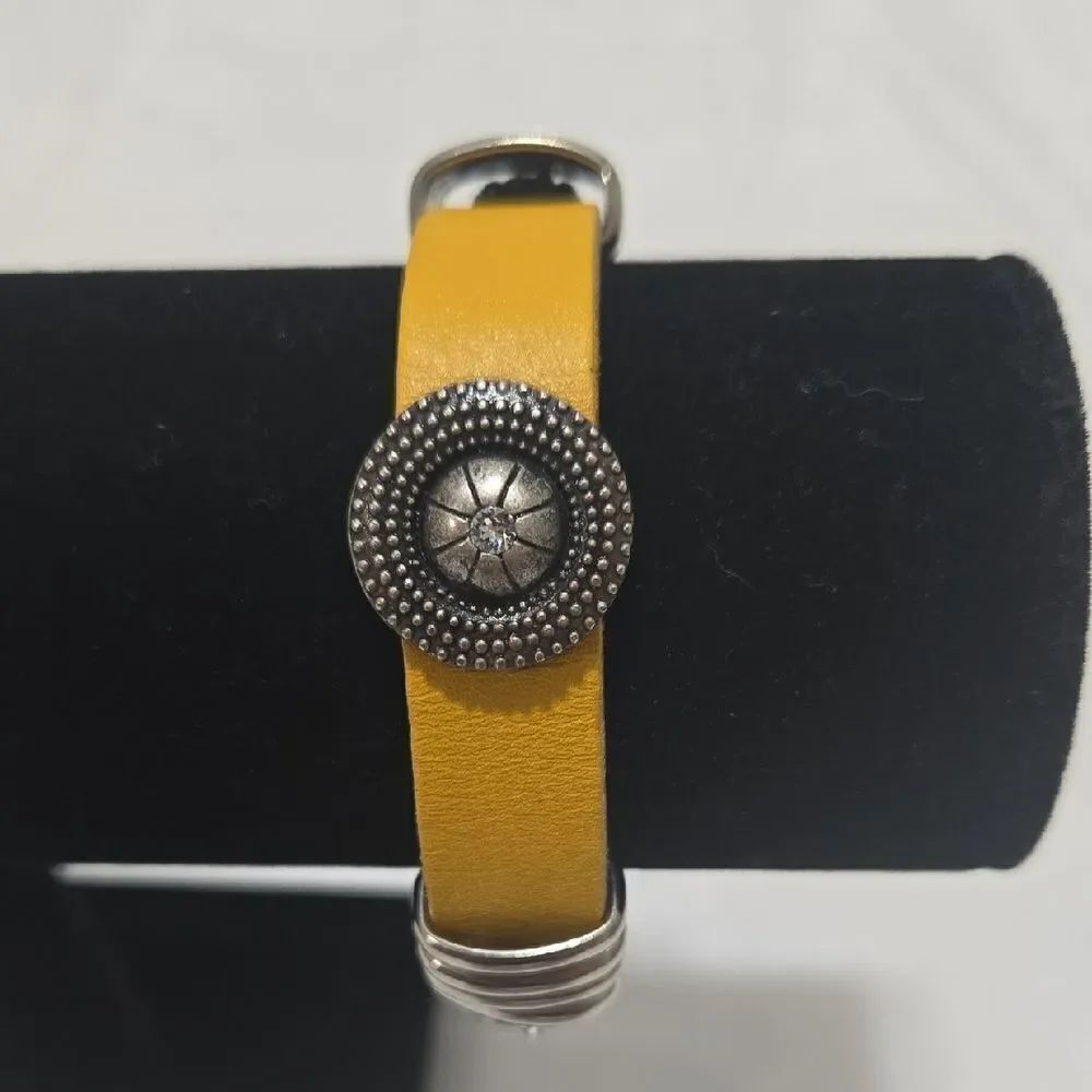 Handcrafted Italian Leather Bracelet with SilverโAccents